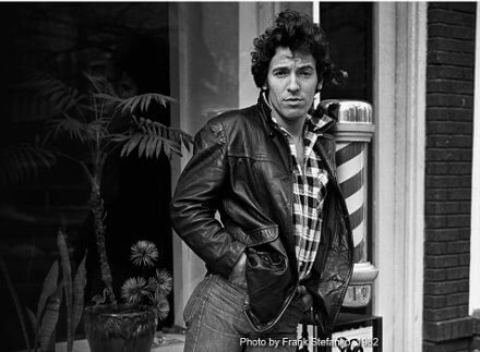 B & W photo of Bruce Springsteen